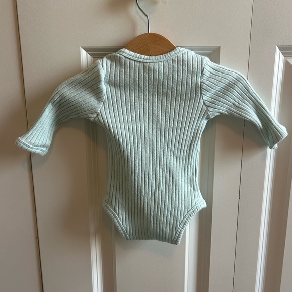 Kate Quinn ribbed bodysuit size 0/3 months - Picture 4 of 4